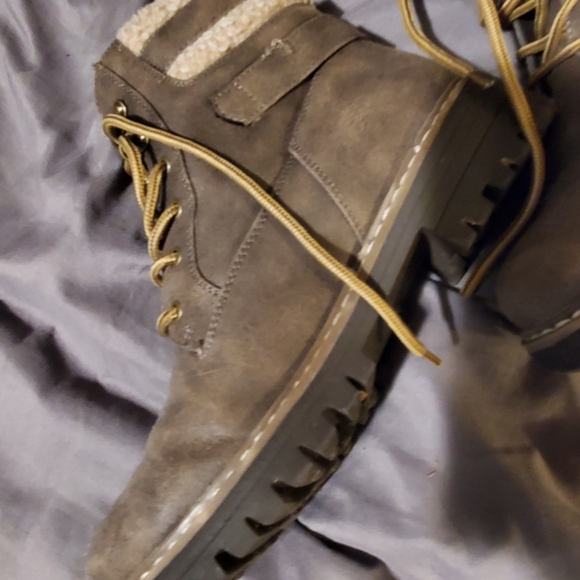 Boots - Picture 4 of 5